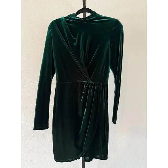 Black Halo Velvet Green Faux Wrap Long Sleeve Midi Dress- Size:6 / Retail:  $375 - www.rajagirimanappuram.com